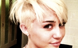 Miley Cyrus bất ngờ &#34;xuống tóc&#34;, fan sốc nặng