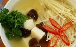 Nấu canh nấm chay cho ngày đầu tháng Vu Lan