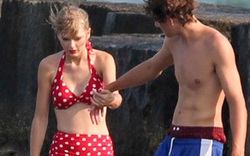 Taylor Swift diện bikini đỏ chói, vui vẻ với cháu trai Tổng thống