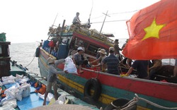Cùng ngư dân cưỡi sóng Hoàng Sa