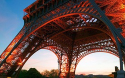 Tháp Eiffel “đắt” nhất thế giới