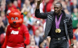 Usain Bolt mang HCV tới sân Old Trafford