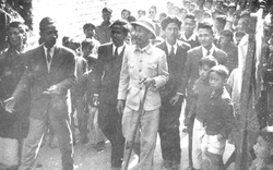 Bác Hồ và nông dân năm 1945 - 1946