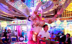 &#34;Vũ nữ&#34; robot gợi cảm ở hộp đêm Nhật Bản