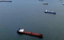 Tàu Hàn Quốc, Hong Kong va chạm gây tràn dầu