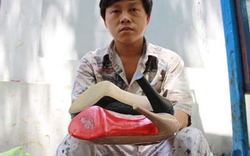 Gặp người thợ vỉa hè chuyên sửa giày ngàn đô cho… sao Việt