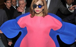 &#34;Nữ quái&#34; Lady Gaga xanh đỏ loè loẹt như... hình nộm