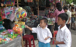 Tràn lan đồ chơi trung thu độc hại