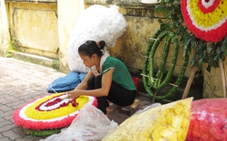 Cấm cơ quan, cán bộ mang vòng hoa đến đám tang: Có khả thi?