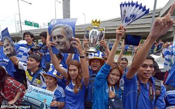 ẢNH NÓNG: Mourinho được fan nữ Thái chào đón nồng nhiệt