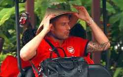Sao Arsenal và cảm xúc về chiếc nón lá Việt Nam