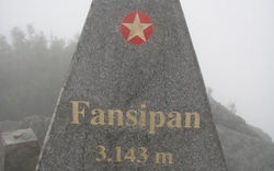 Phải ký cam kết khi tổ chức leo núi Fansipan