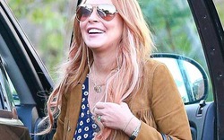 Lindsay Lohan cười tươi rói vì được ra trại