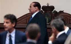 Nghị sĩ Italia từ chức phản đối án tù của Berlusconi