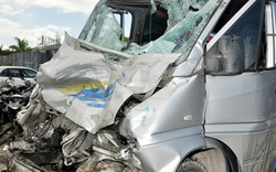 Vụ xe khách đâm xe tải: 9 người bị đa chấn thương nặng