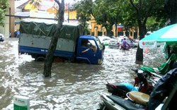 Hà Nội thiệt hại nặng  sau trận mưa lớn
