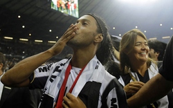 Ronaldinho thổ lộ về lần đầu tiên làm &#34;chuyện ấy&#34;