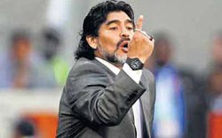 SỐC: Maradona chê bai “cậu nhỏ” của Pele thậm tệ 