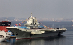 Tiêm kích Trung Quốc cất cánh khẩn cấp trên tàu Liêu Ninh