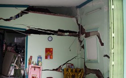 TP.HCM: Nhà 2 tầng rung chuyển rồi đổ sập, 6 nhà khác nứt toác