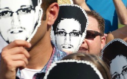 Snowden ngụy trang, thoải mái đi lại trên đường phố Nga