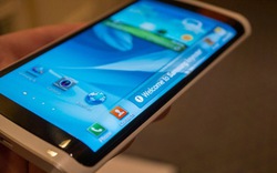 Samsung công bố smartphone màn hình cong vào tháng 10?