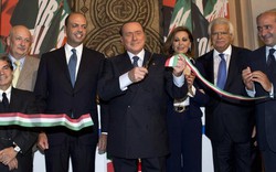 Berlusconi rút khỏi liên minh, chính phủ Ý nguy cơ sụp đổ