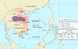 Bão số 10 sát bờ biển Hà Tĩnh - Quảng Trị, mưa gió dữ dội bao trùm