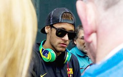 Neymar lại bị sờ gáy vì dám quảng cáo... trộm tại World Cup