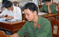 Hơn 80% thí sinh các trường quân đội đến làm thủ tục dự thi