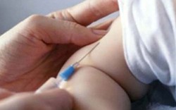 Hà Nội: Xếp hàng từ 4 giờ sáng để đăng ký tiêm vaccine