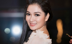 Hoa hậu Nguyễn Thị Huyền bất ngờ “tái xuất” với váy xuyên thấu