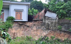 Quảng Ninh: Bùn đất ào ào đổ xuống trùm kín nhà dân, 1 người bị thương