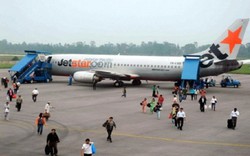 Máy bay Jetstar &#34;có khói&#34;, chậm 4 tiếng chỉ vì... lông chim