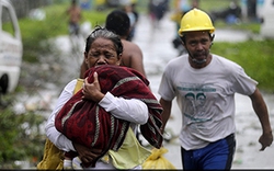 Chùm ảnh bão Rammasun tàn phá Philippines, ít nhất 10 người thiệt mạng