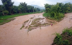 Yên Bái: Nước suối cuồn cuộn đổ về, nhiều nơi sạt lở