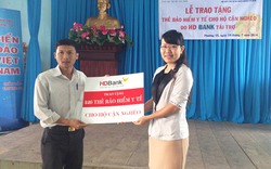 HDBank trao gần 500 thẻ BHYT cho bà con cận nghèo Quận 8, TPHCM