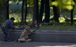 Thảm kịch MH17 chưa nguôi, giao tranh lại bùng lên gay gắt ở Donetsk  