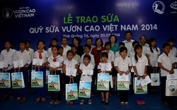 Kỷ niệm ngày thương binh liệt sĩ: Quỹ sữa “Vươn cao Việt Nam” đến với trẻ em Quảng Trị 