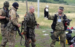 Sự thật sau bức ảnh quân tự vệ Ukraine &#34;tịch thu&#34; chiến lợi phẩm vụ MH17 