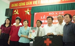 Đà Nẵng: Trao tặng tủ thuốc cho ngư dân