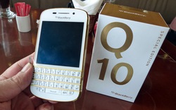 Cận cảnh BlackBerry Q10 Gold sắp chính thức bán ở Việt Nam
