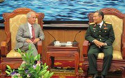 Mỹ nghiên cứu bỏ lệnh cấm bán vũ khí sát thương với Việt Nam