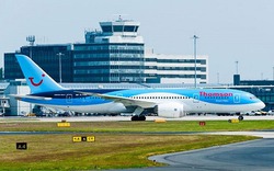 Đang bay, động cơ Boeing 787 ngừng hoạt động