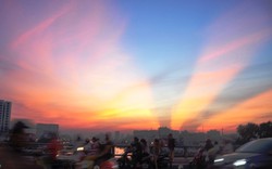 Ánh sáng lạ trên bầu trời Sài Gòn trong ngày lễ Vu Lan