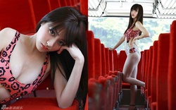Sao nữ Nhật tạo dáng táo bạo trên xe buýt 