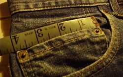 Túi nhỏ ở quần jeans là để đựng bao cao su?
