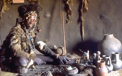 Kinh hoàng chuyện phù thủy châu Phi “đồng lõa” với dịch bệnh Ebola