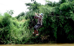 Đu dây sang sông, một phụ nữ rơi từ độ cao 10 mét