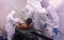 Người Việt Nam từ “tâm bão Ebola” về TP.HCM có biểu hiện sốt
